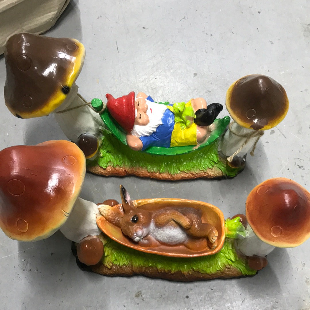 Thỏ tượng nằm võng